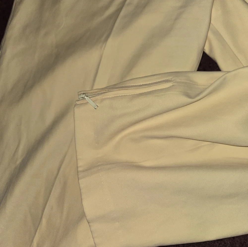 Jamie Sadock Size 8 Golf Capri In Butter Yellow One Small Spot Below Left Pocket